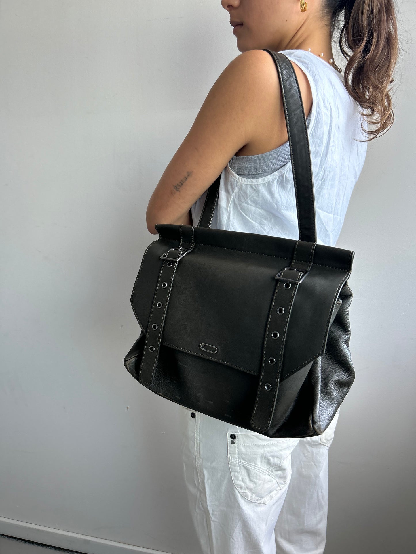 IKKS Leather Shoulder Bag